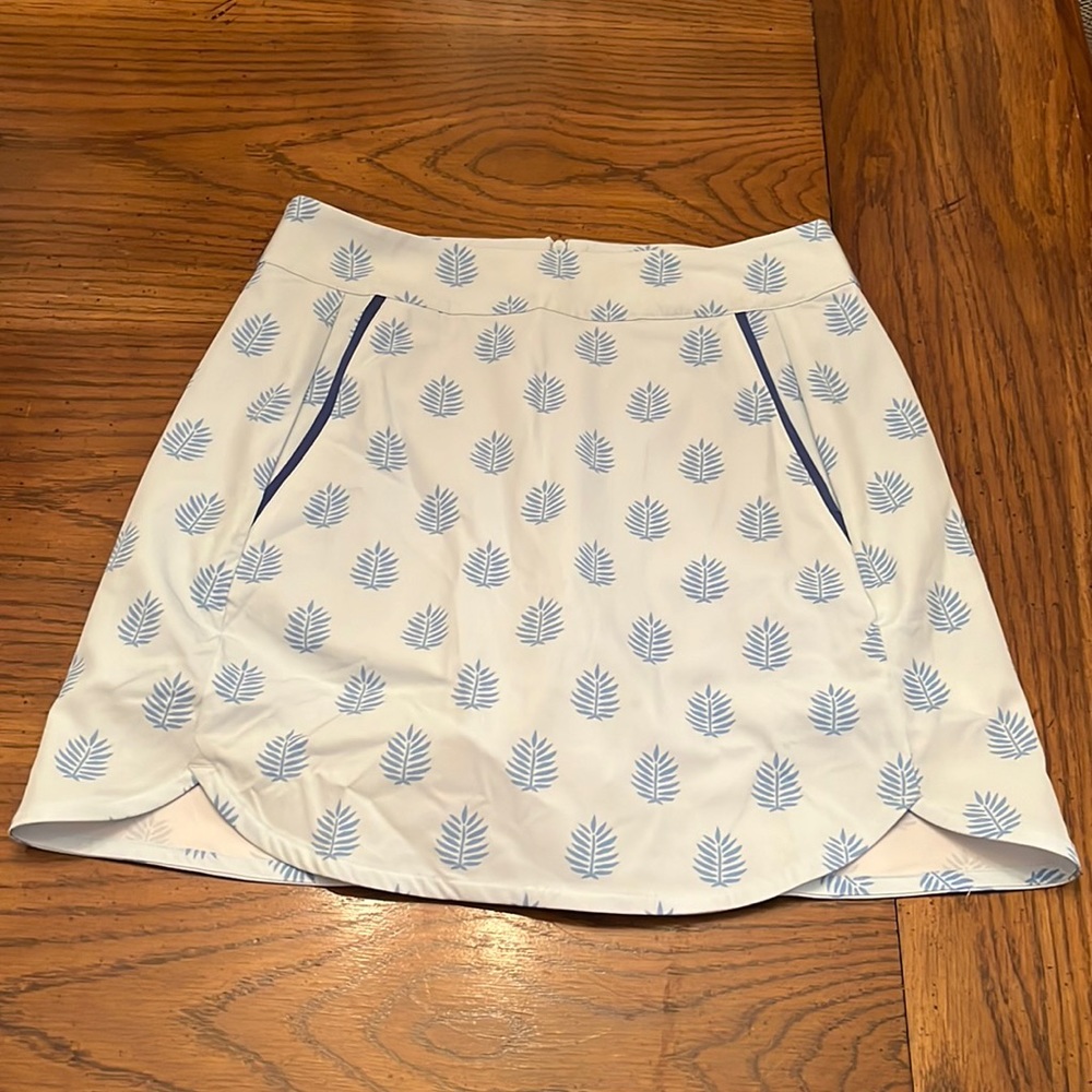 Vineyard Vines White and Blue Skort